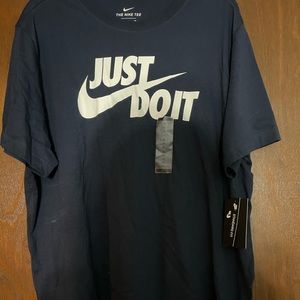 Brand New Nike T-Shirt LG